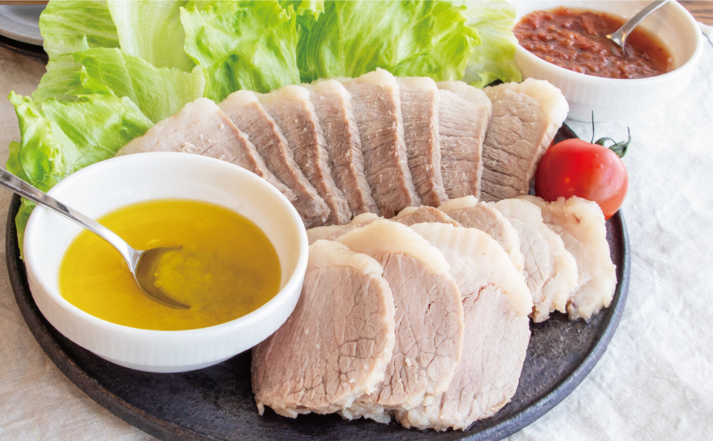 蒸し豚モモのさっぱりソース添え