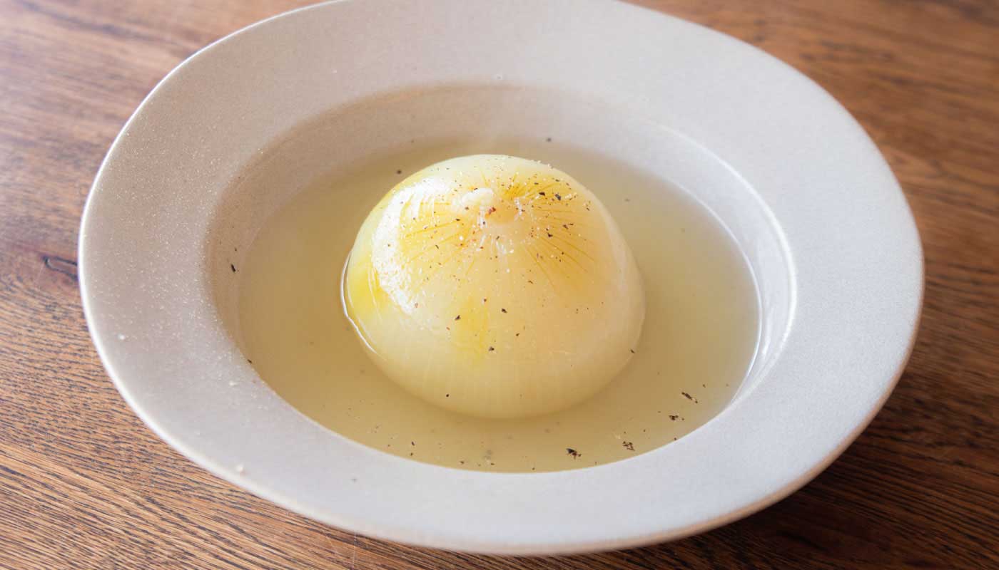 丸ごと玉ねぎのスープ